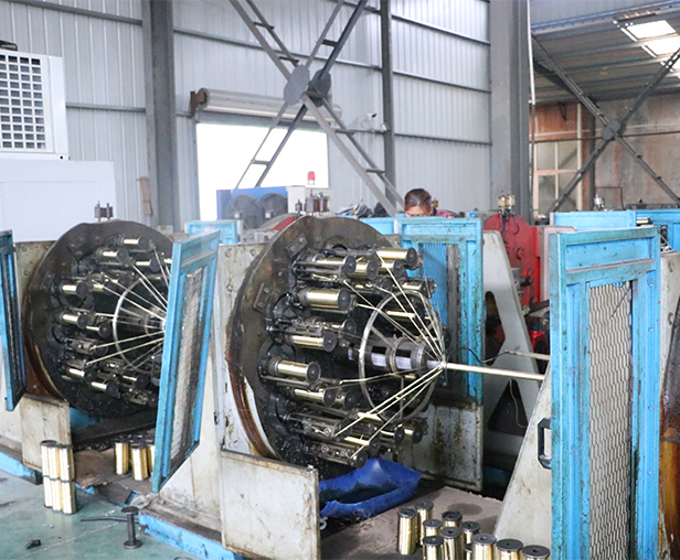 鋼絲編織膠管車間設(shè)備